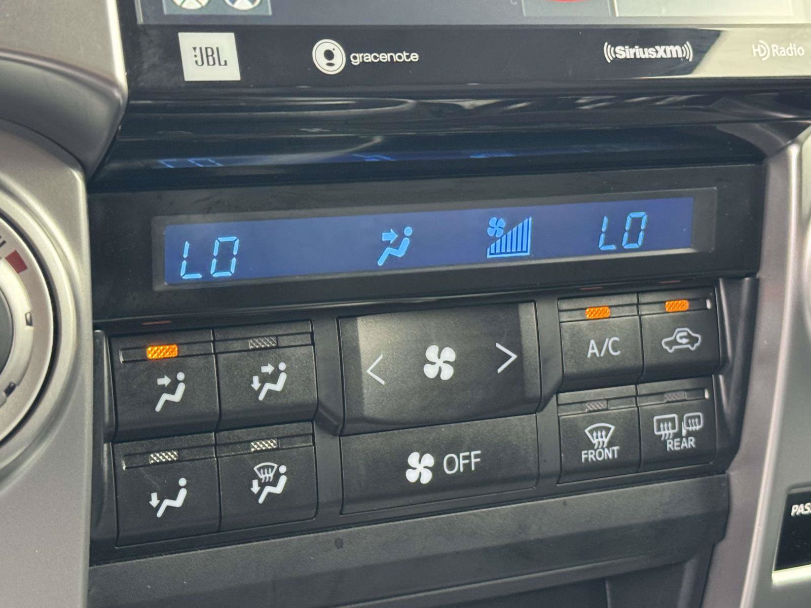 Used 2023 Toyota 4Runner Limited AWD/4WD image 18