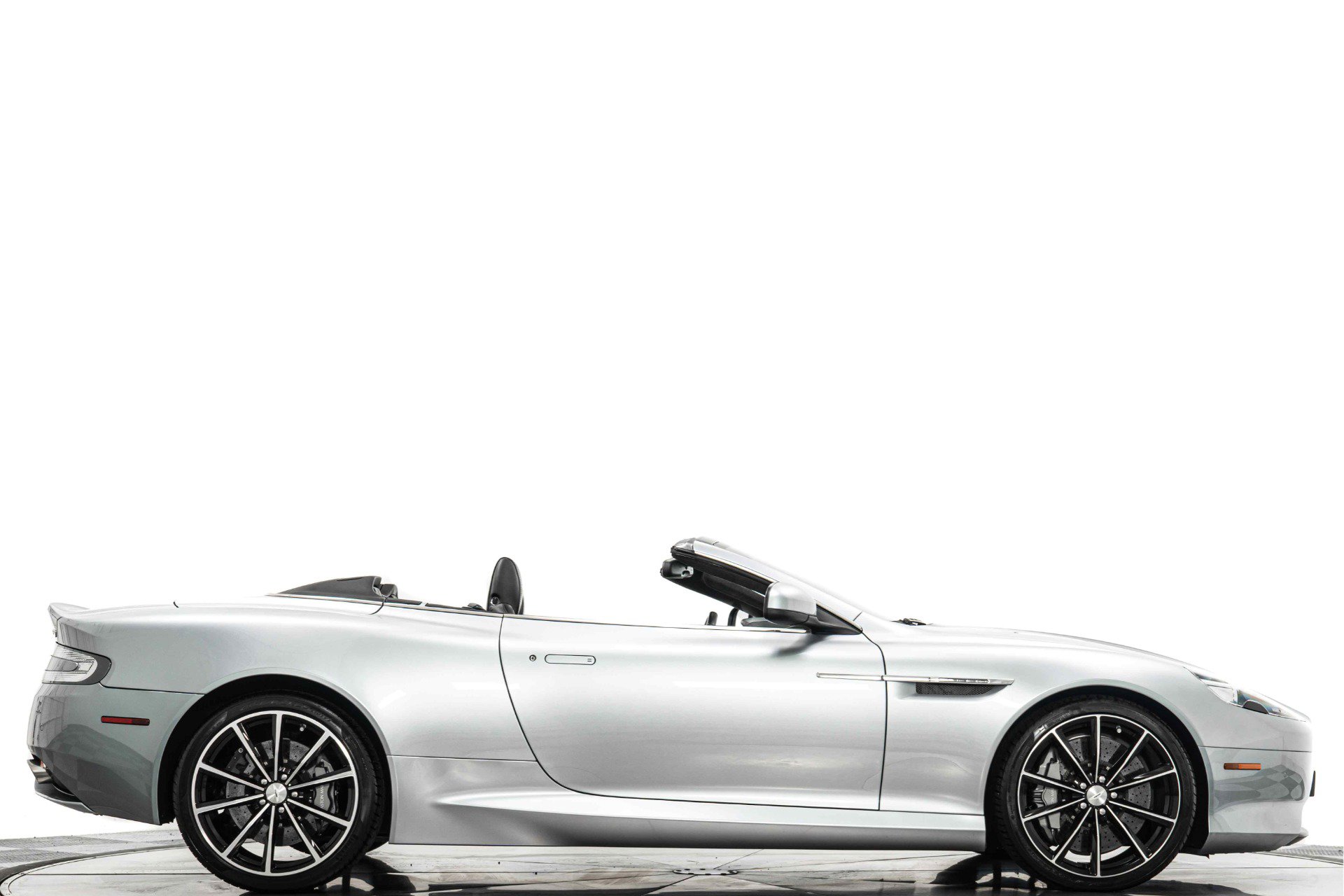 Used 2014 Aston Martin DB9 Volante image 2