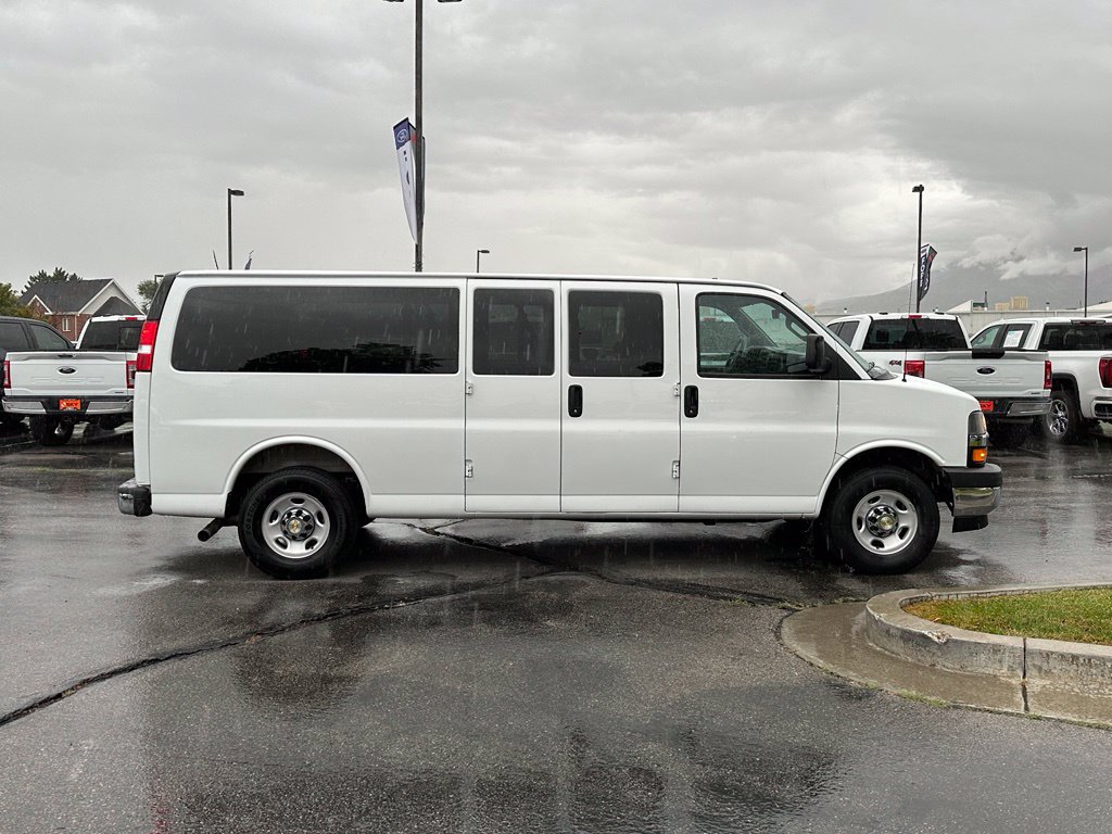 Used 2025 Chevrolet Express 3500 LT w/ LT Preferred Equipment Group RWD image 5