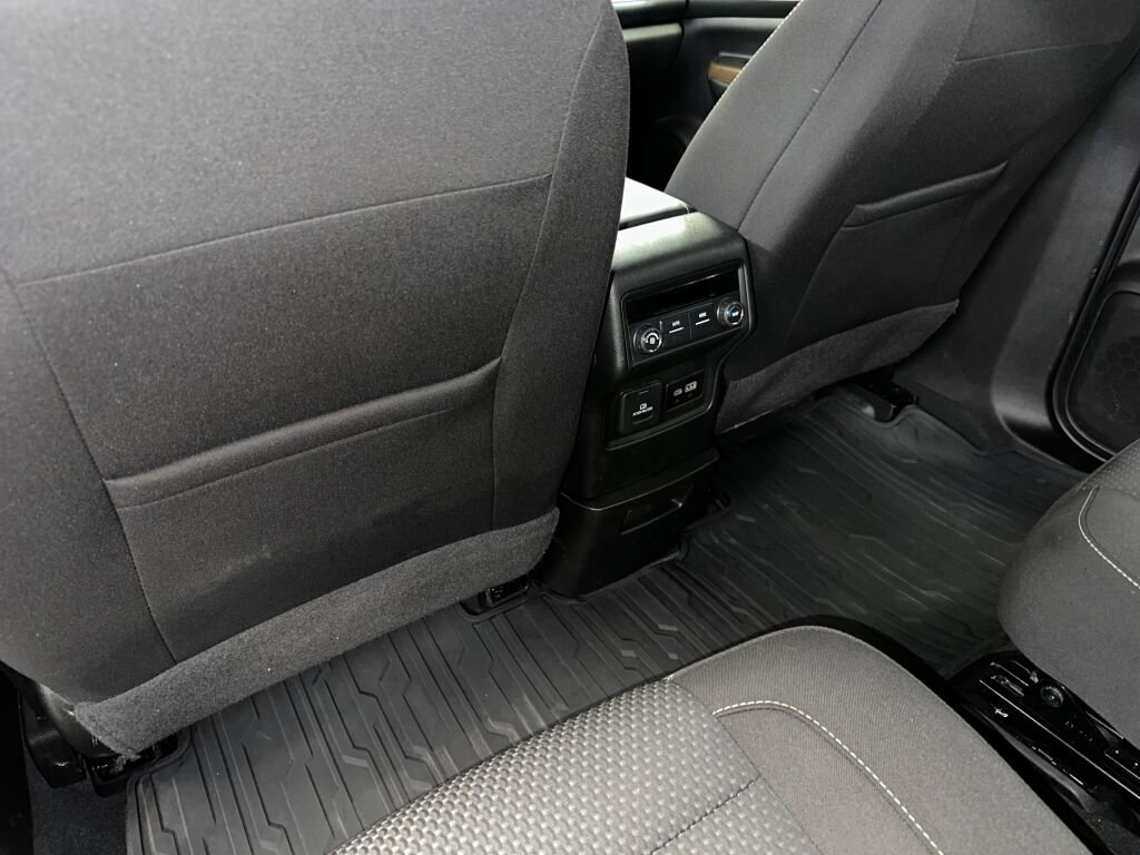 Certified 2023 GMC Acadia SLE w/ Driver Convenience Package image 19