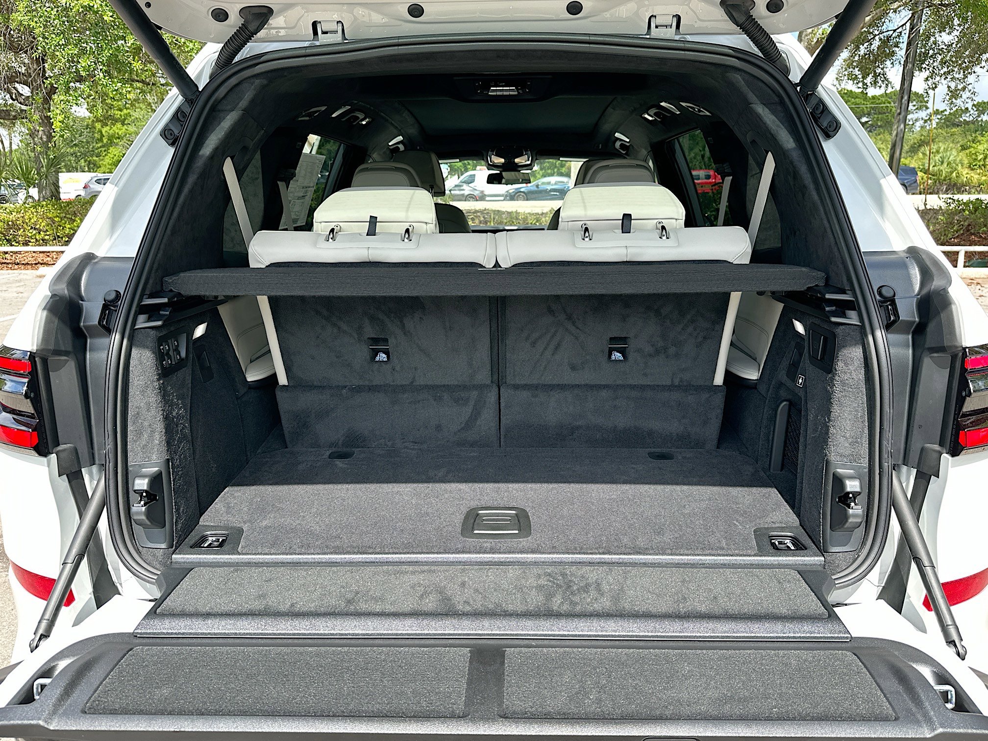 New 2026 BMW X7 M60i image 23