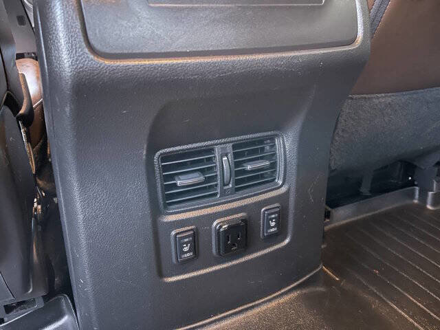 Used 2017 Nissan Titan Platinum Reserve image 18