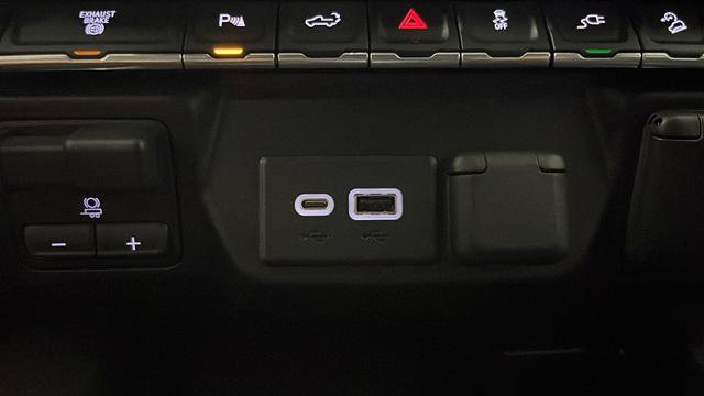Used 2023 GMC Sierra 3500 AT4 w/ AT4 Preferred Package AWD/4WD image 29