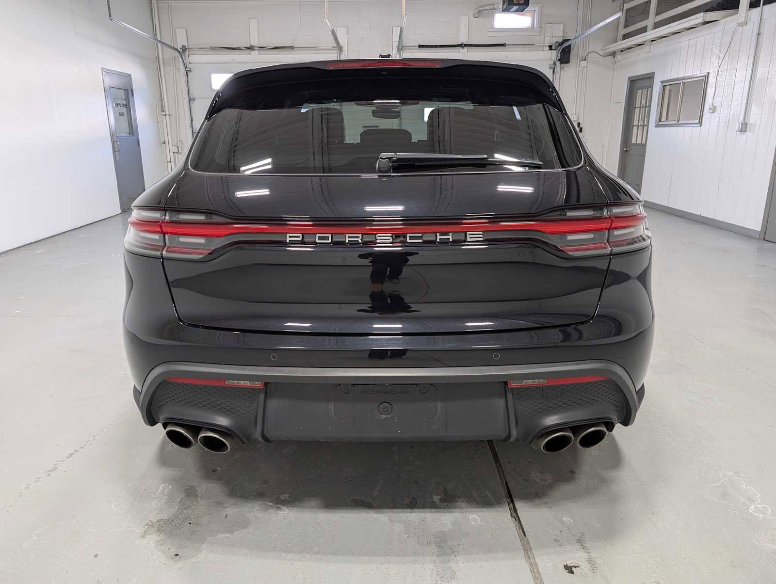 Used 2023 Porsche Macan S image 9