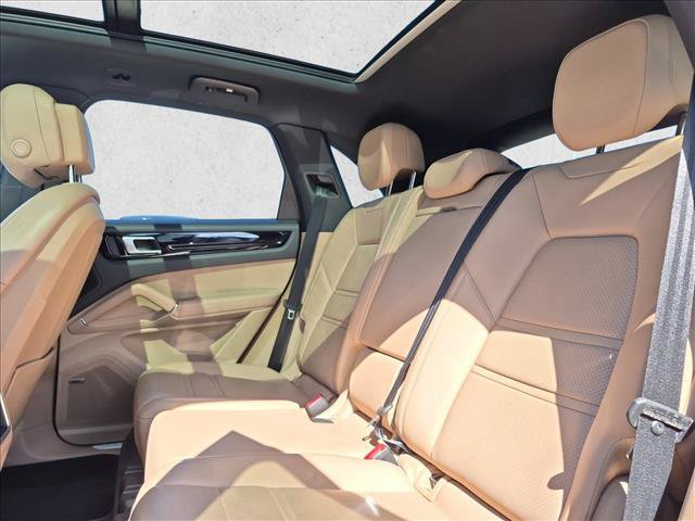 Used 2023 Porsche Cayenne AWD/4WD image 21