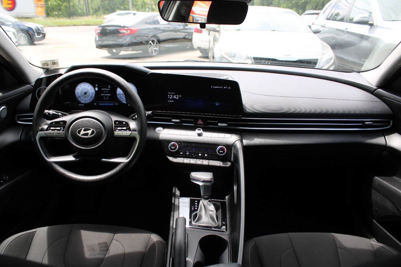 Used 2024 Hyundai Elantra SEL FWD image 33
