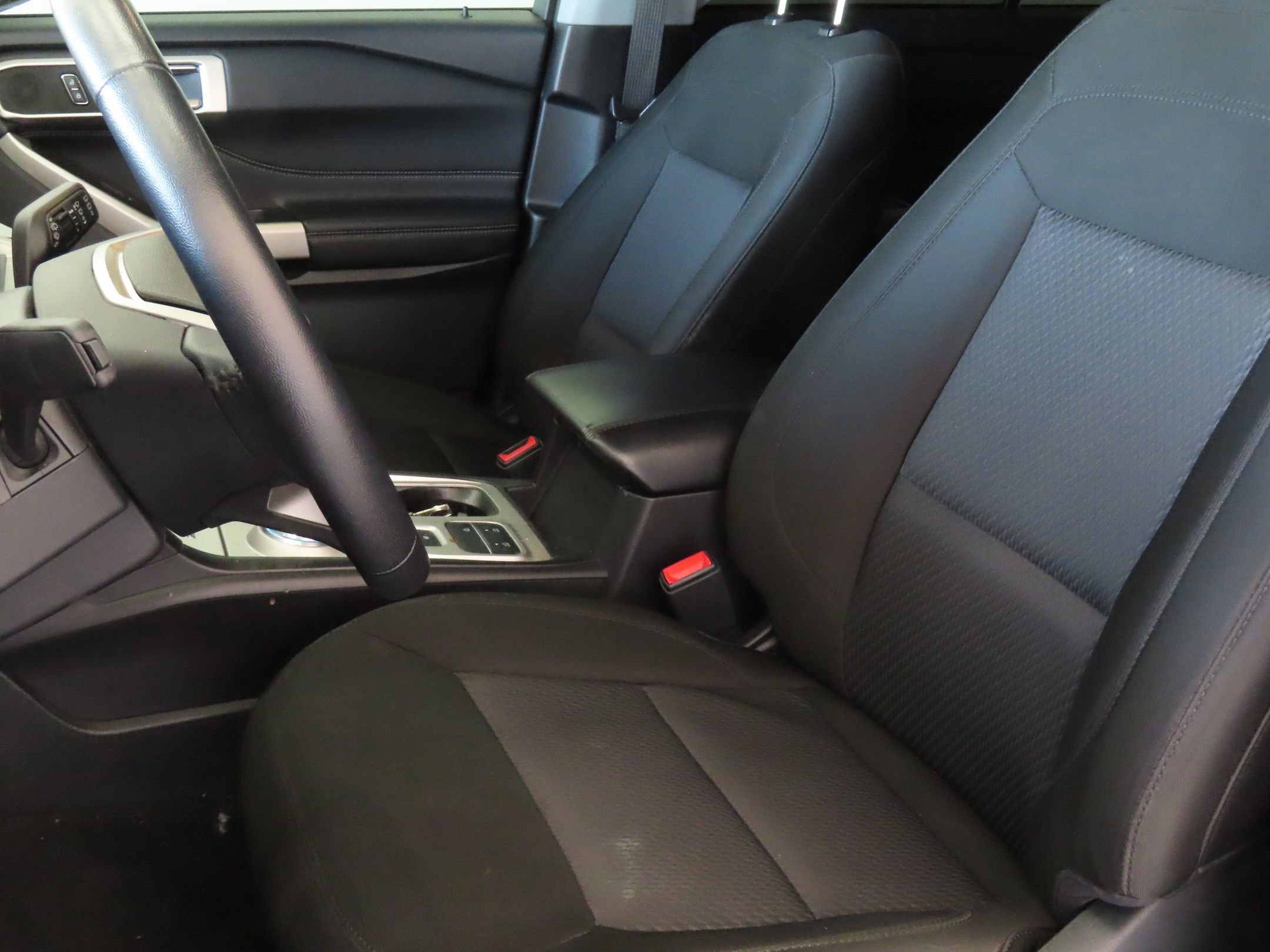 Used 2022 Ford Explorer XLT image 13