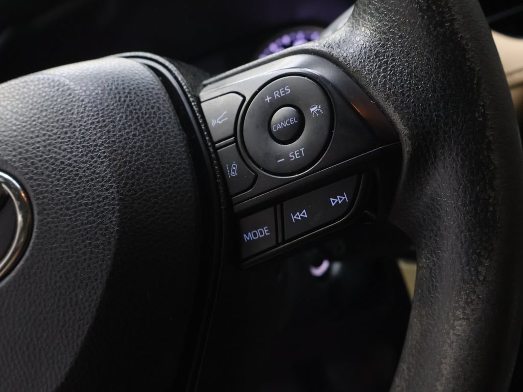 Used 2020 Toyota RAV4 LE FWD image 20