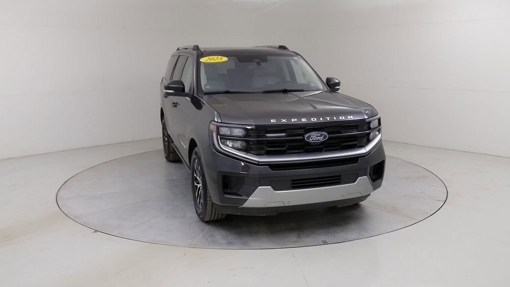 Certified 2025 Ford Expedition Platinum AWD/4WD image 12