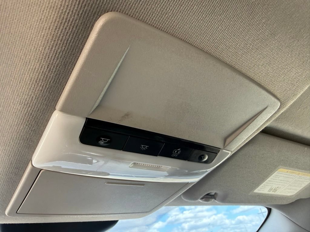 Used 2025 Nissan Sentra SV FWD image 33