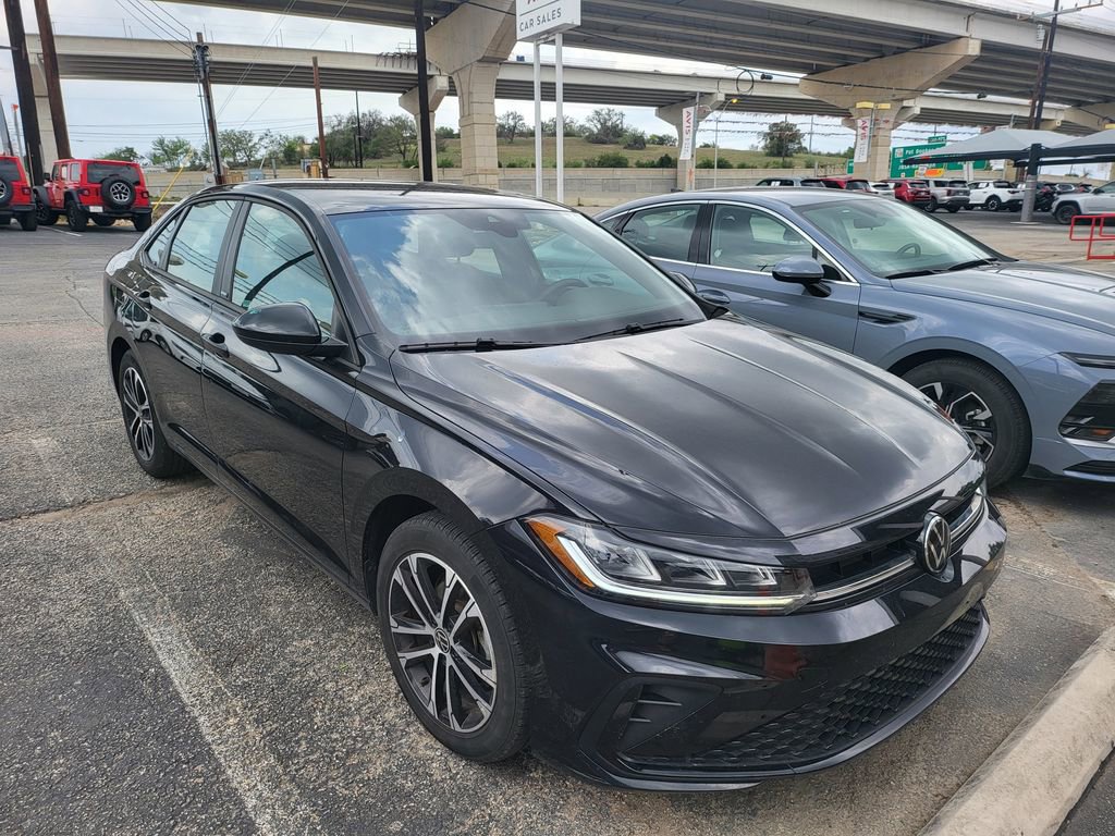 Used 2025 Volkswagen Jetta Sport image 3