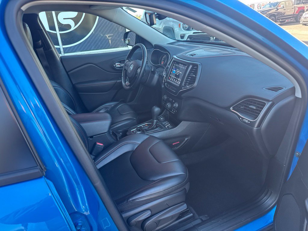 Used 2020 Jeep Cherokee Trailhawk w/ Cold Weather Group AWD/4WD image 63