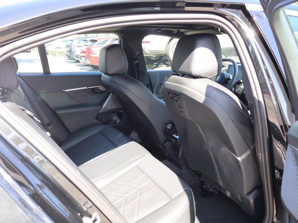 Used 2025 BMW i5 xDrive40 w/ Premium Package AWD/4WD image 38