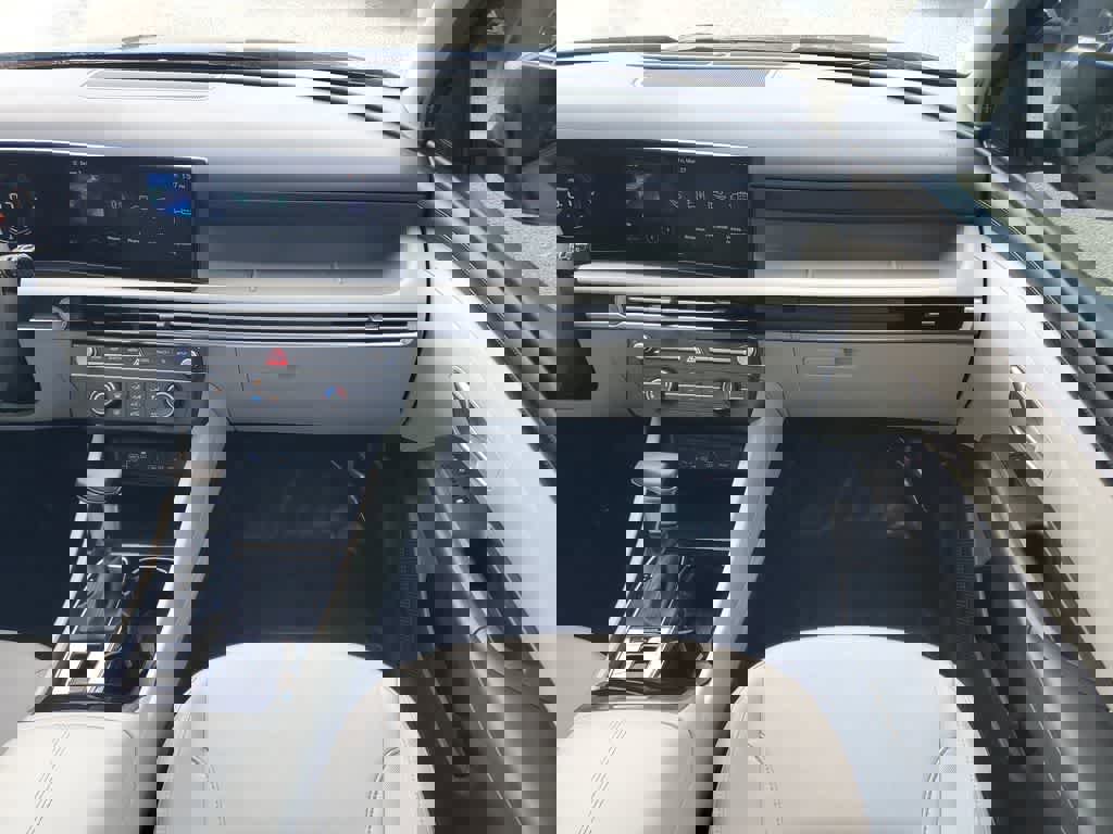 Used 2025 Hyundai Tucson SE image 13