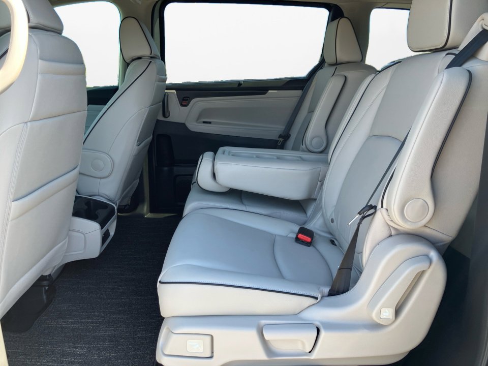 New 2026 Honda Odyssey Touring image 13