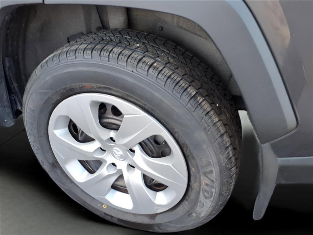 Used 2021 Toyota RAV4 LE image 14