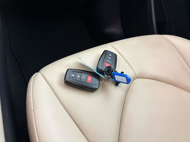 Used 2023 Toyota Highlander XLE AWD/4WD image 23