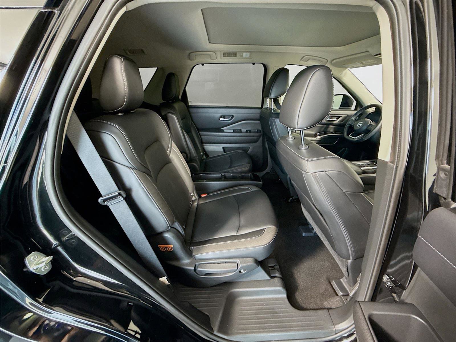 Used 2023 Nissan Pathfinder SL w/ SL Premium Package FWD image 24