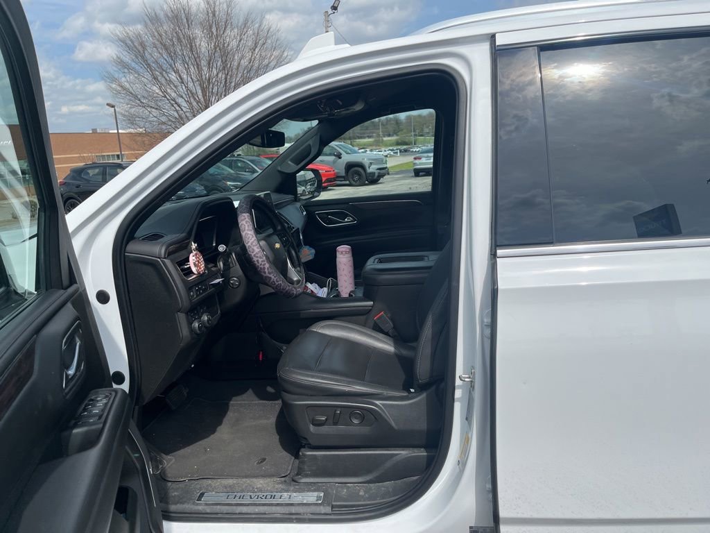 Used 2023 Chevrolet Tahoe LT w/ Luxury Package AWD/4WD image 6