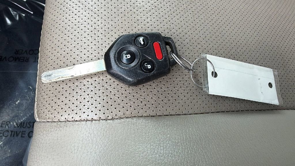 Used 2011 Subaru Outback 3.6R Limited w/ Popular Equipment Group 1B image 28