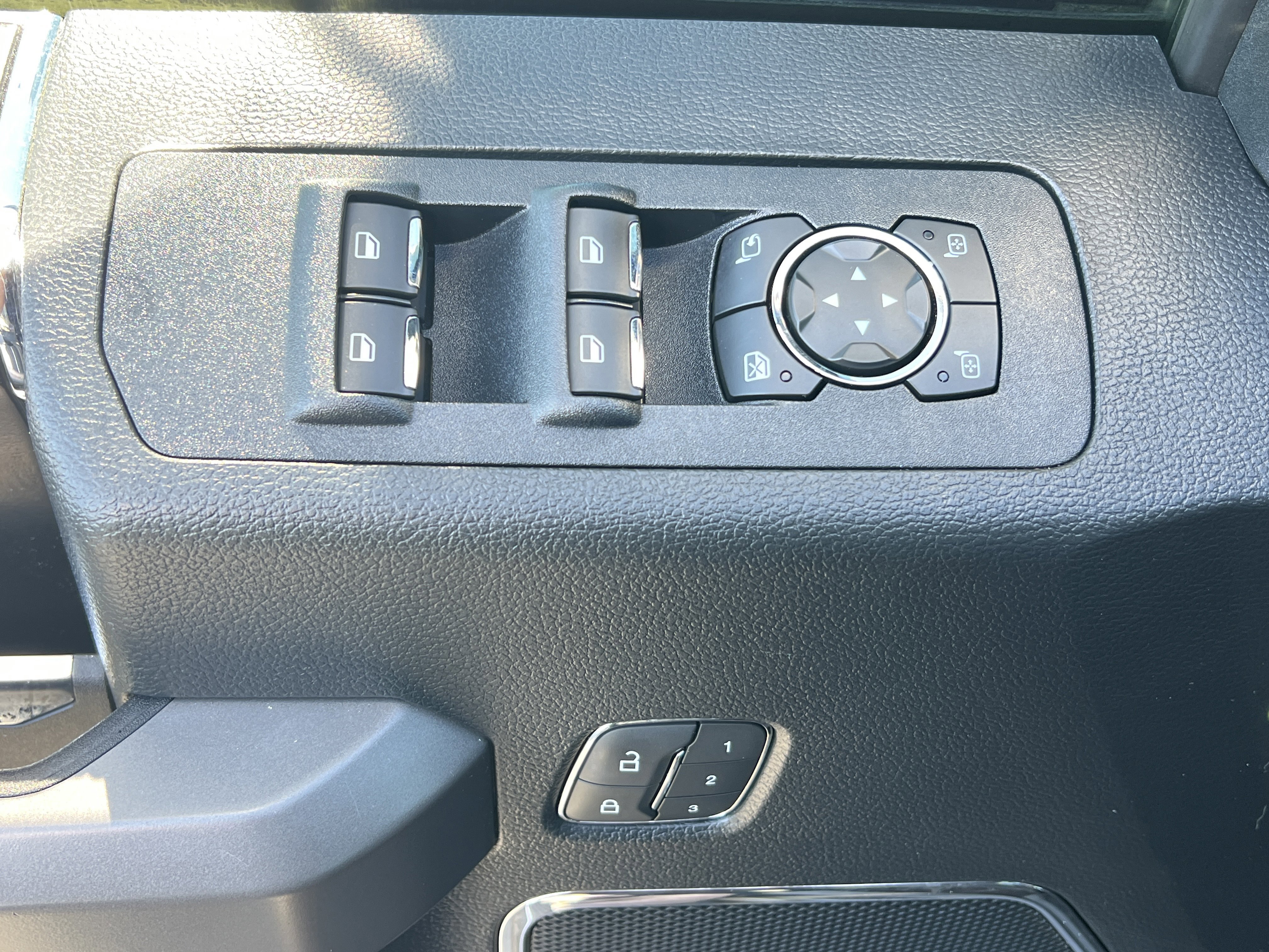 Used 2019 Ford F150 Platinum w/ Equipment Group 701A Luxury image 31