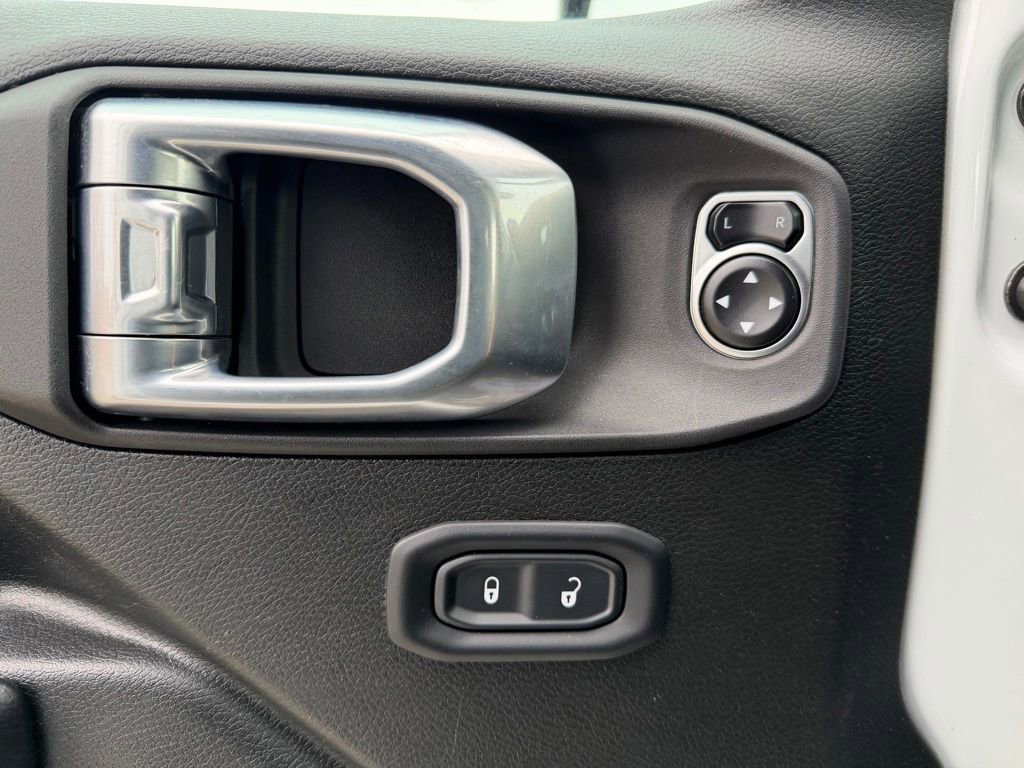 Used 2024 Jeep Wrangler Rubicon image 18