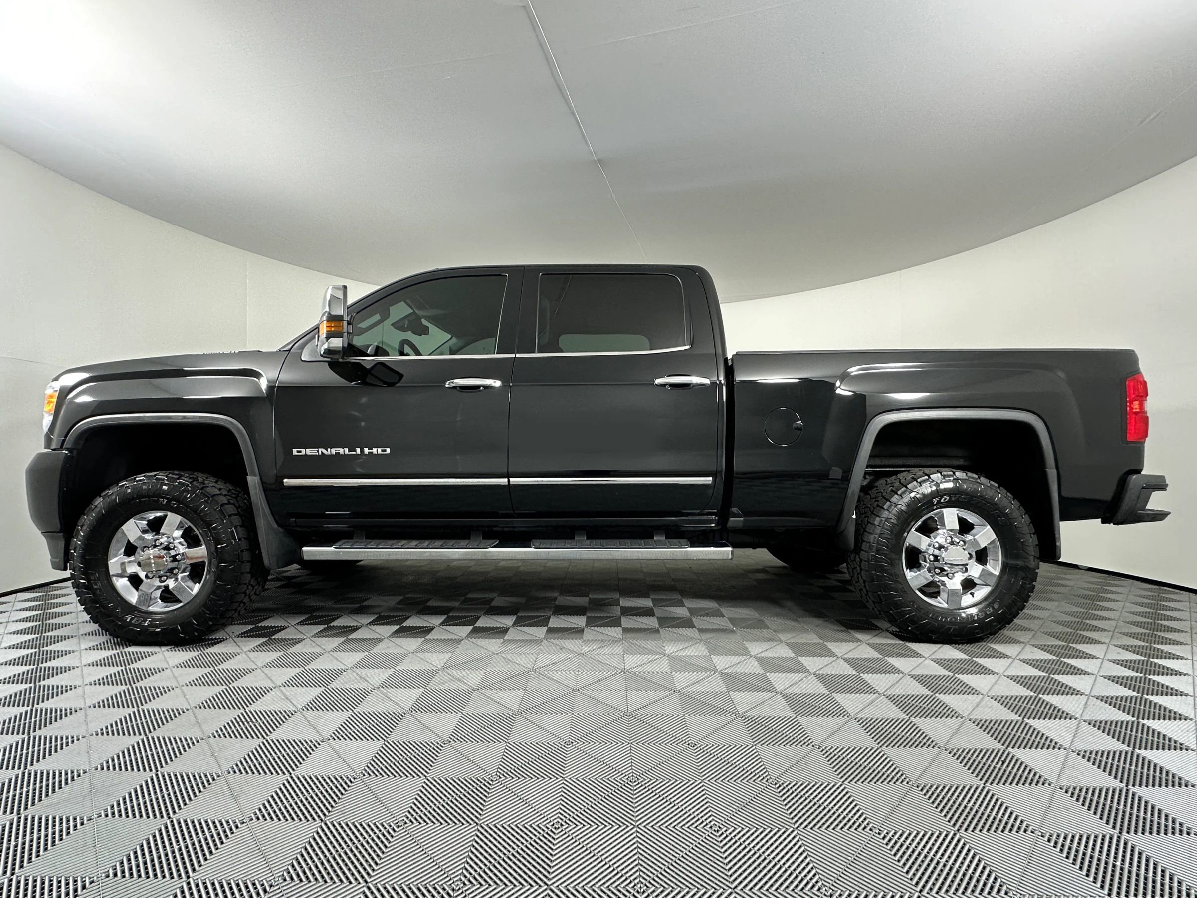 Used 2017 GMC Sierra 3500 Denali image 14