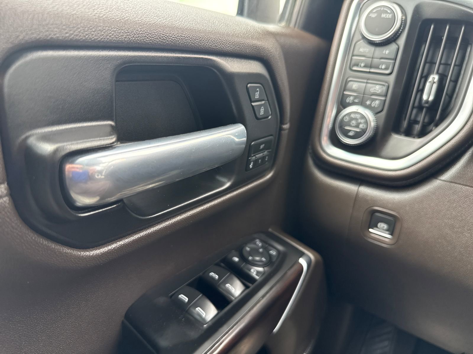Used 2021 GMC Sierra 1500 SLT w/ SLT Premium Plus Package AWD/4WD image 13