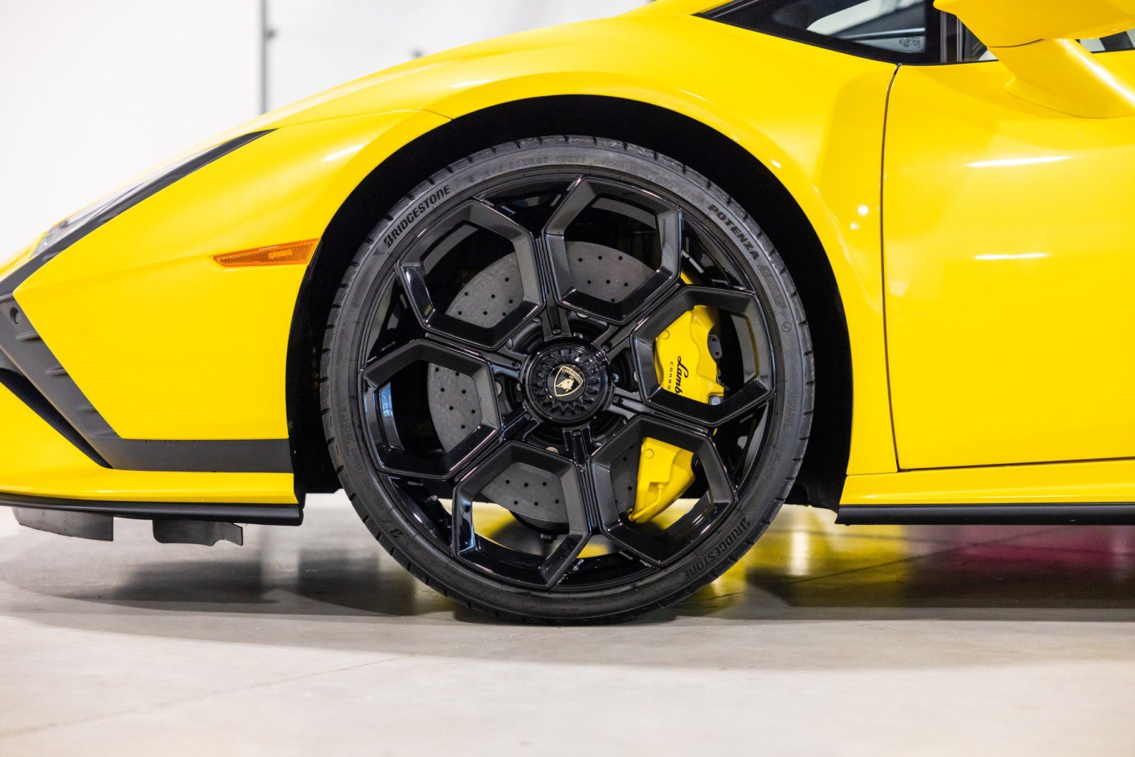 Used 2023 Lamborghini Huracan Tecnica RWD image 23
