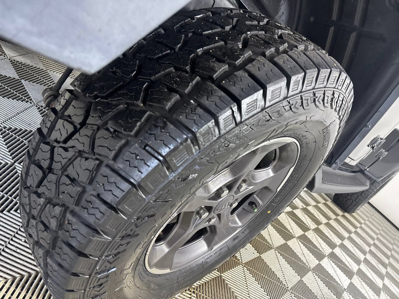 Used 2020 Jeep Gladiator Rubicon AWD/4WD image 33