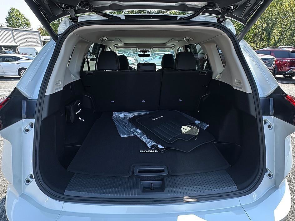 Certified 2026 Nissan Rogue Dark Armor AWD/4WD image 47