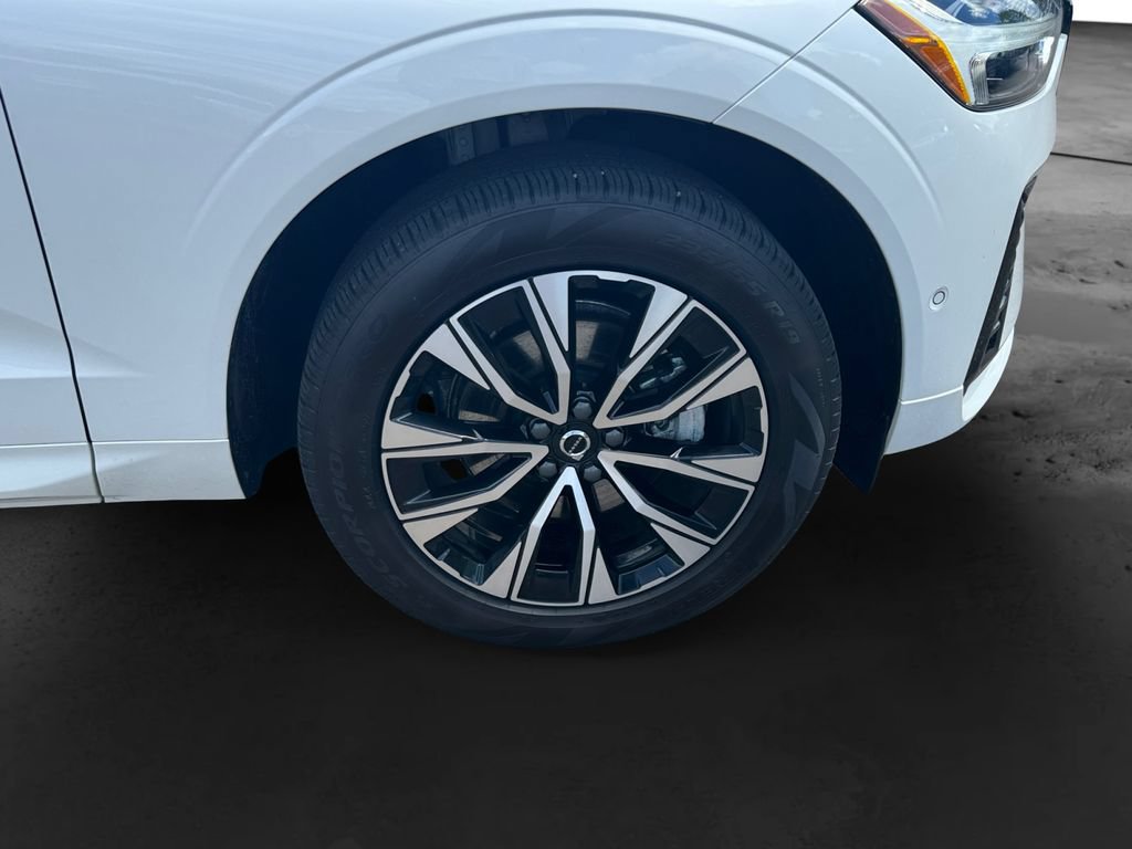 Used 2025 Volvo XC60 B5 Plus AWD/4WD image 11