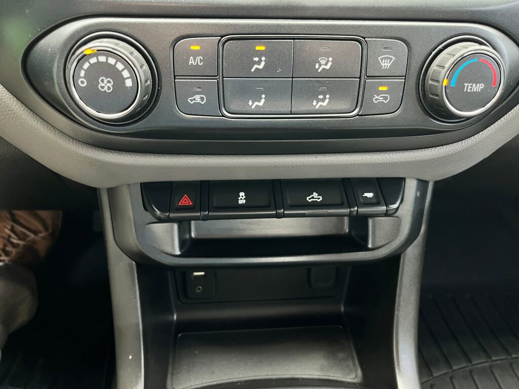 Used 2018 Chevrolet Colorado W/T image 17