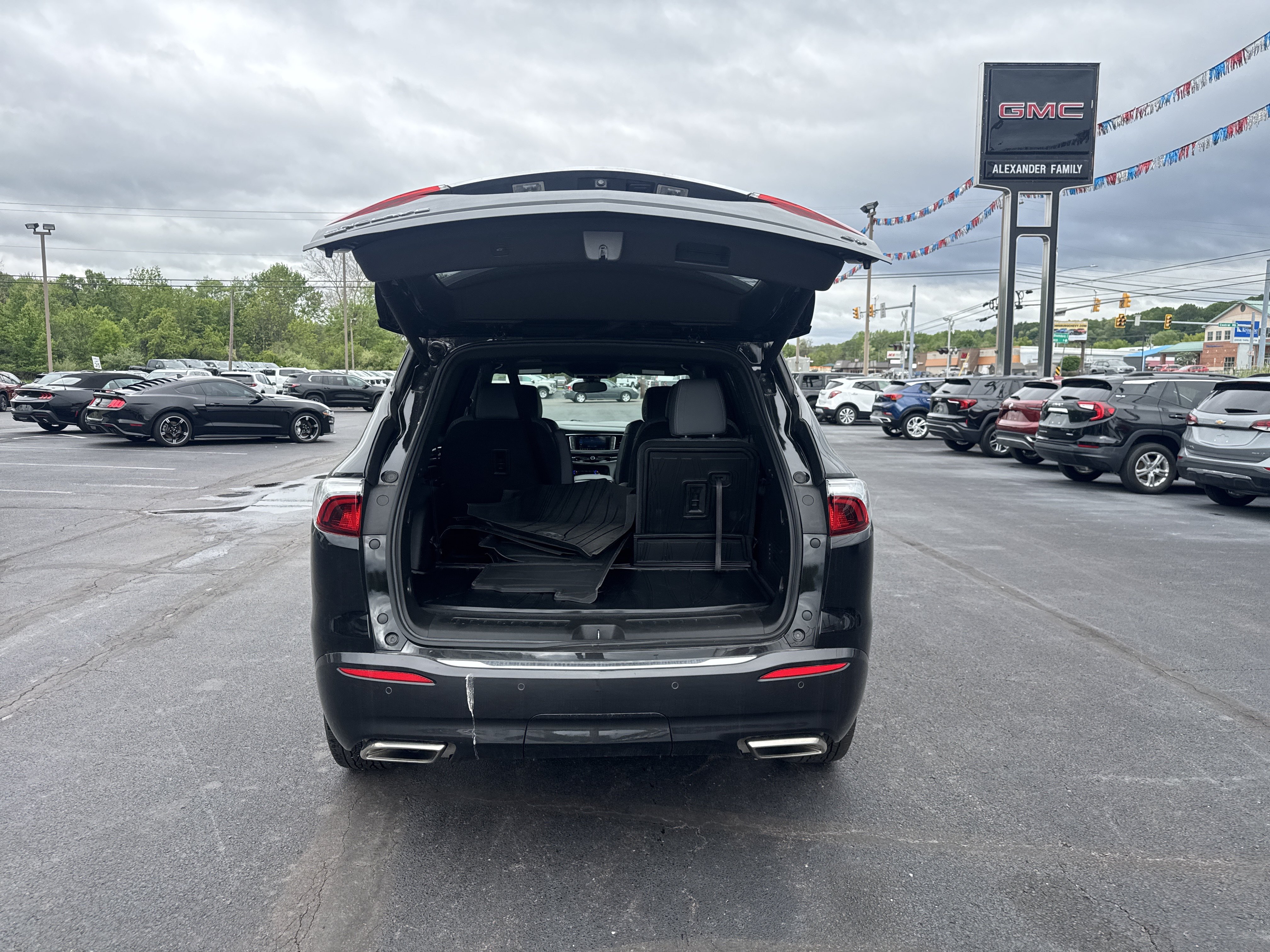 Used 2024 Buick Enclave Essence w/ Experience Buick Package AWD/4WD image 5