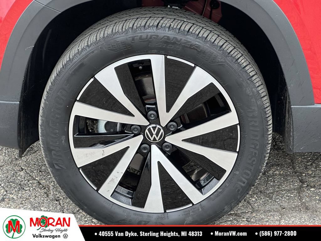Certified 2023 Volkswagen Taos SE w/ Panoramic Sunroof Package AWD/4WD image 9