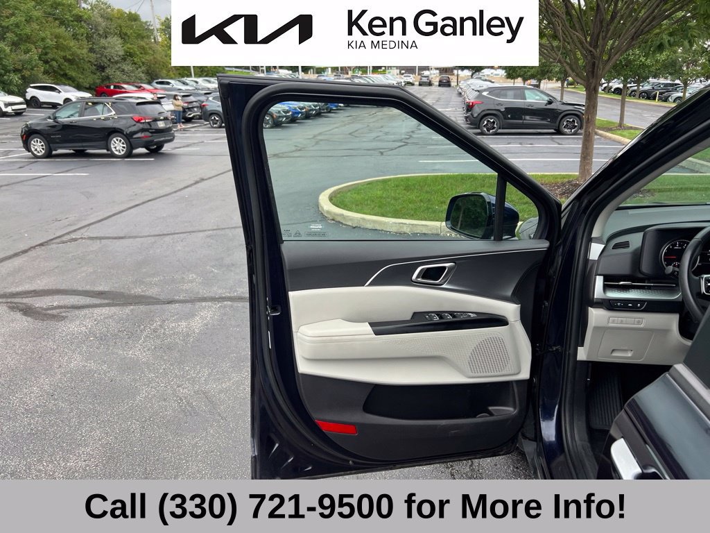 Certified 2024 Kia Carnival LX FWD image 24