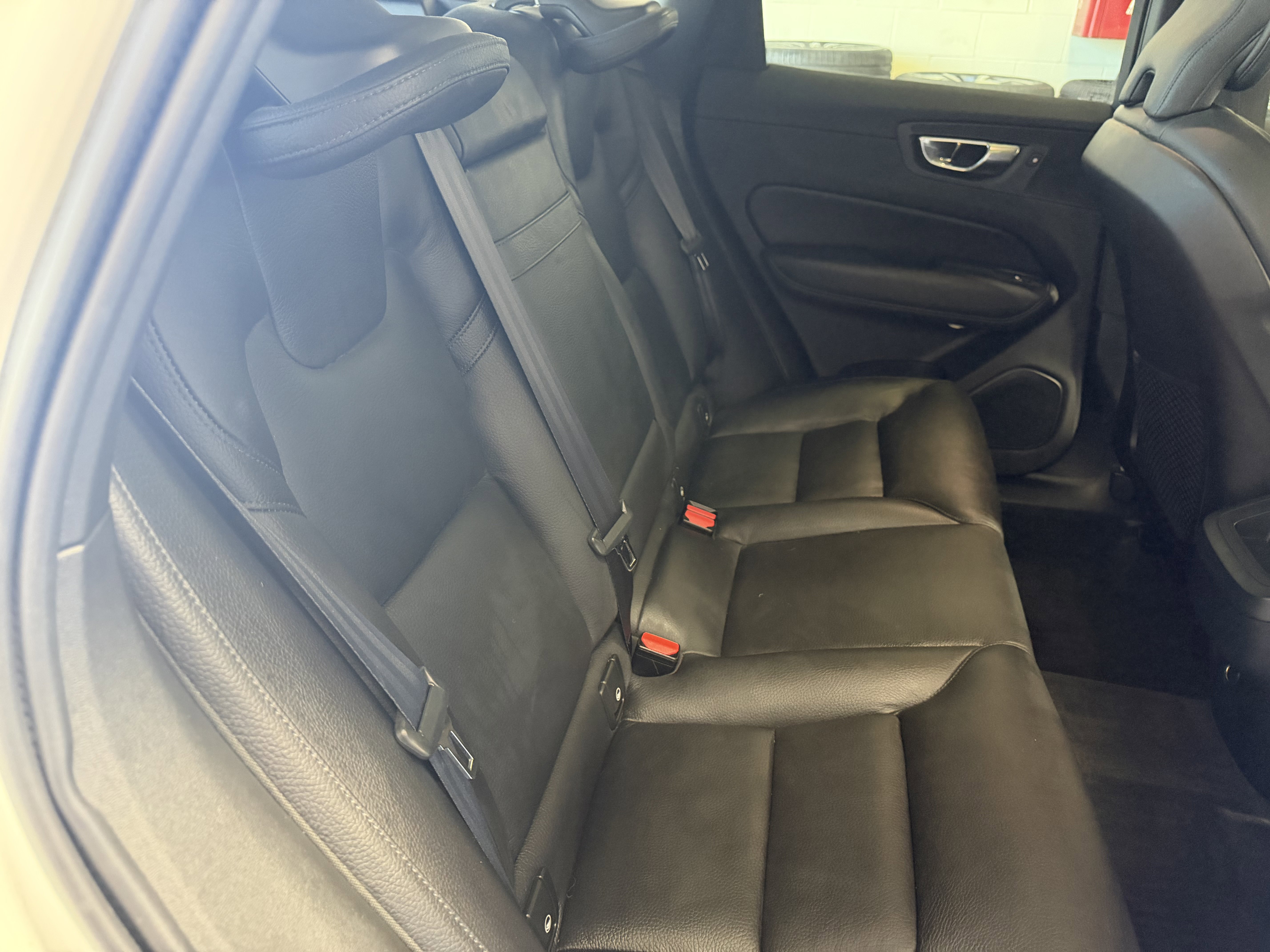 Used 2019 Volvo XC60 T5 Momentum w/ Multimedia Package image 29