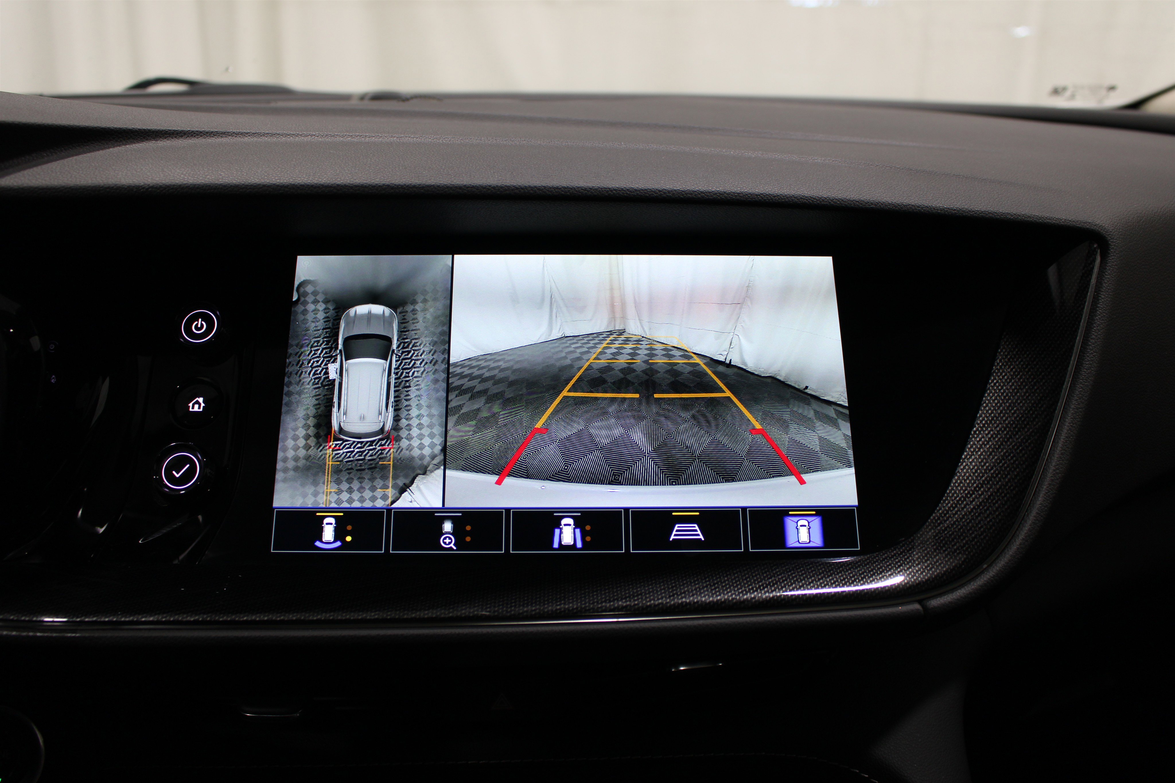 Used 2022 Buick Envision Essence w/ Technology Package II image 14