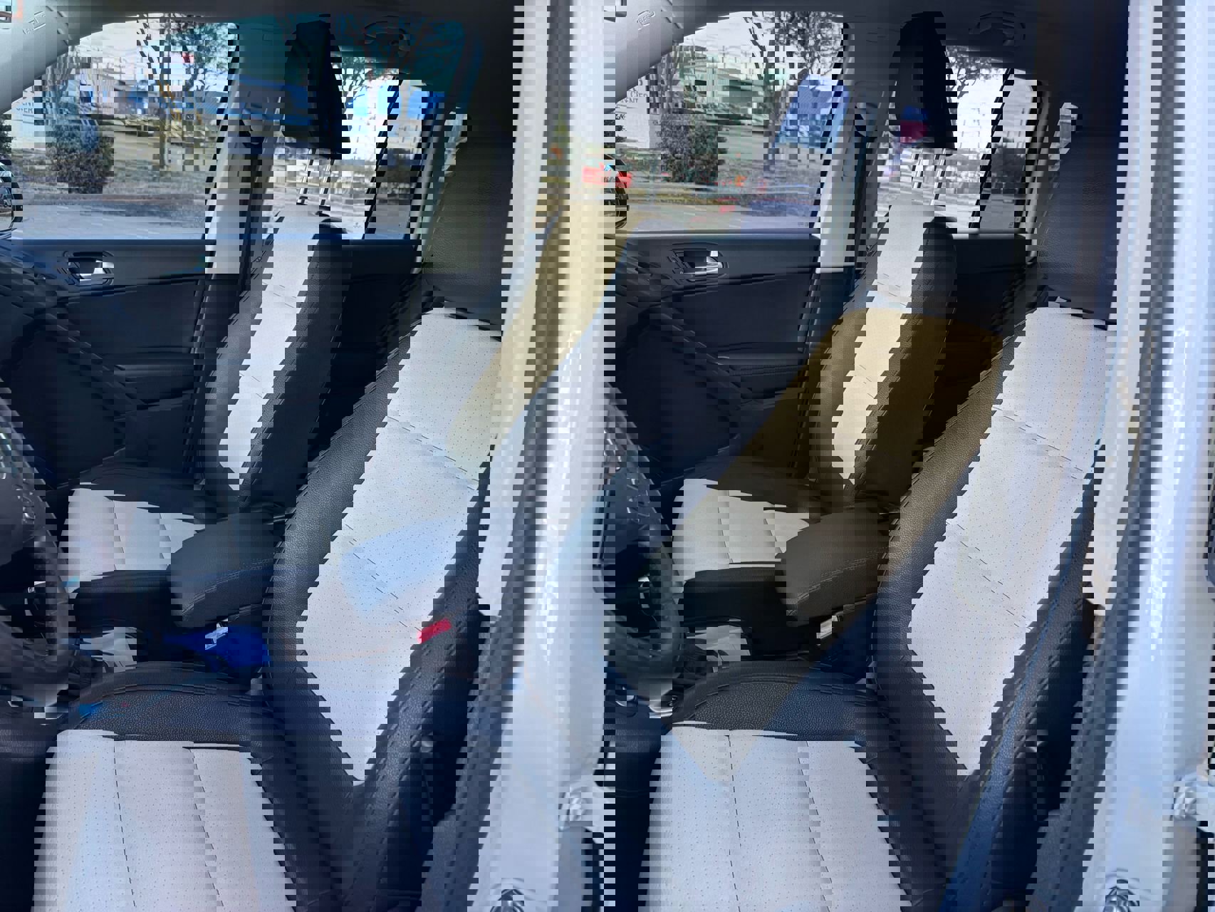 Used 2017 Volkswagen Tiguan S image 15