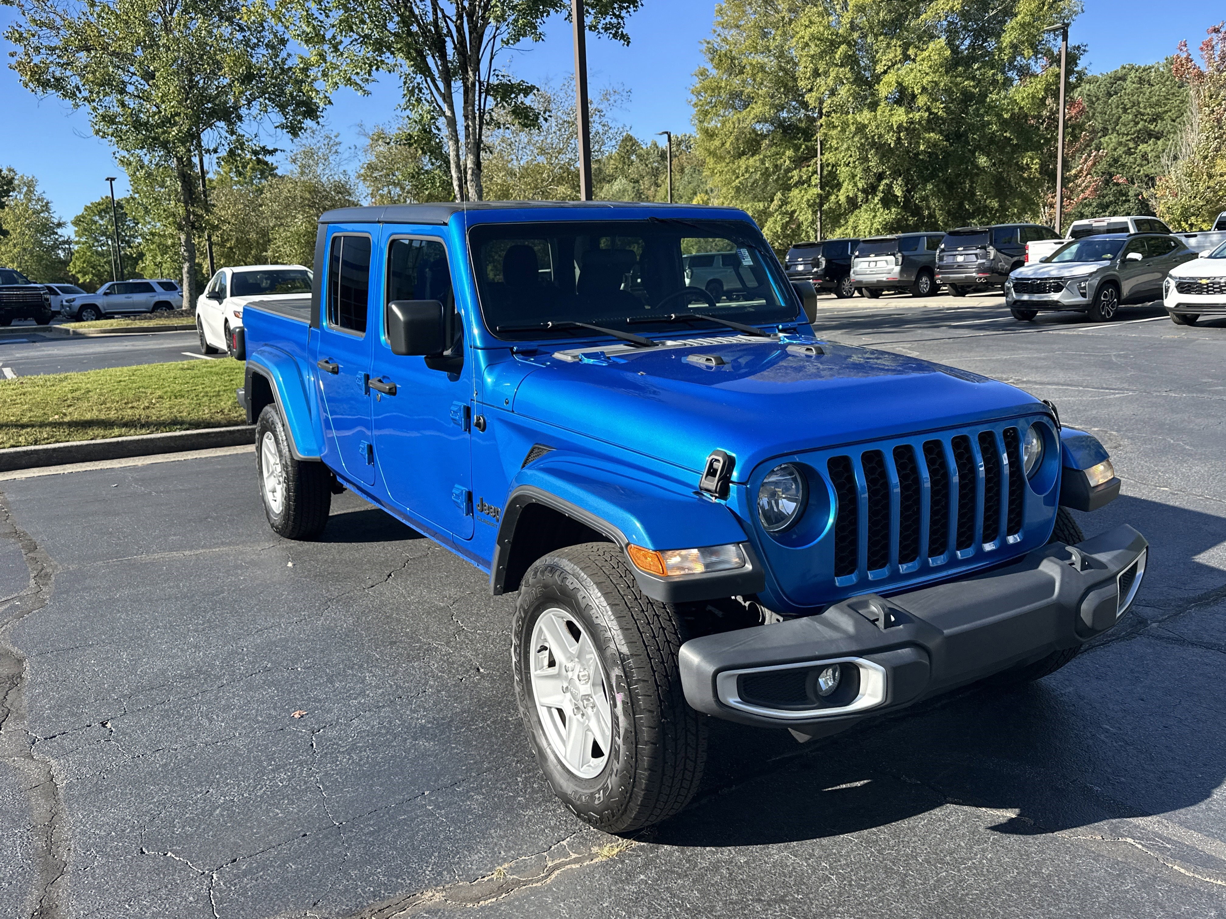 Used 2021 Jeep Gladiator Sport image 3