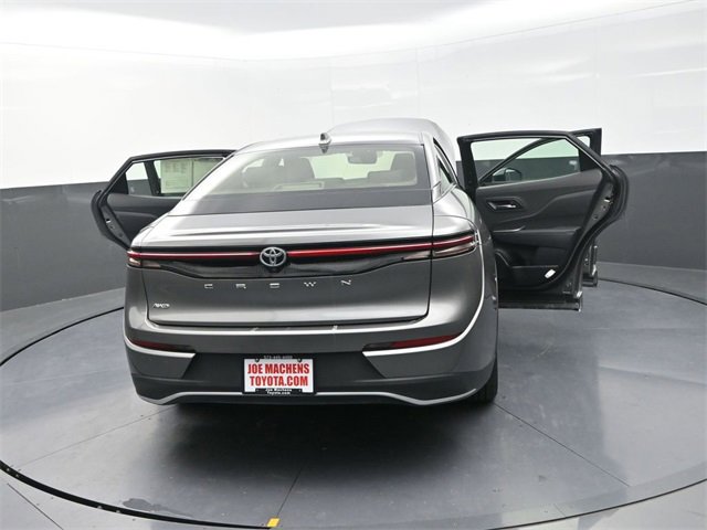 Used 2023 Toyota Crown XLE image 40