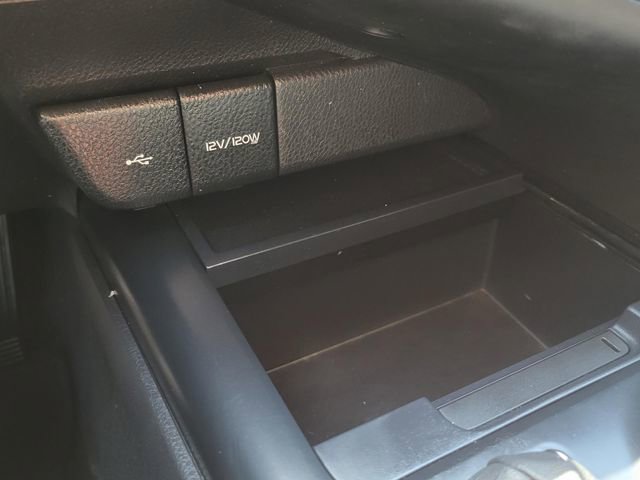 Used 2020 Toyota Camry SE w/ Carpet Mat Package image 21