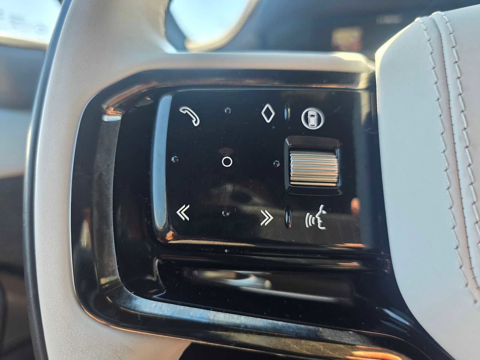 Used 2024 Land Rover Range Rover Sport Dynamic SE image 32