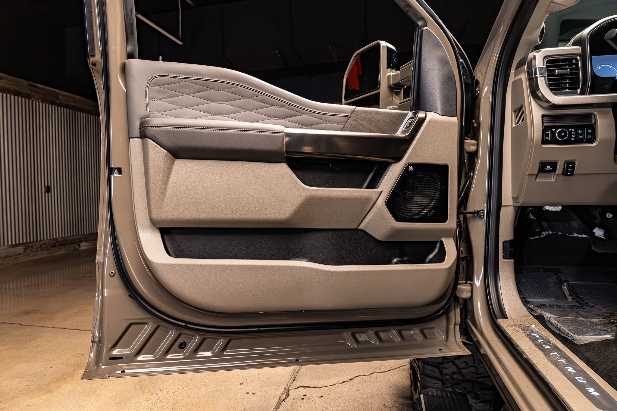 Used 2026 Ford F350 Platinum w/ Platinum Plus Package image 30