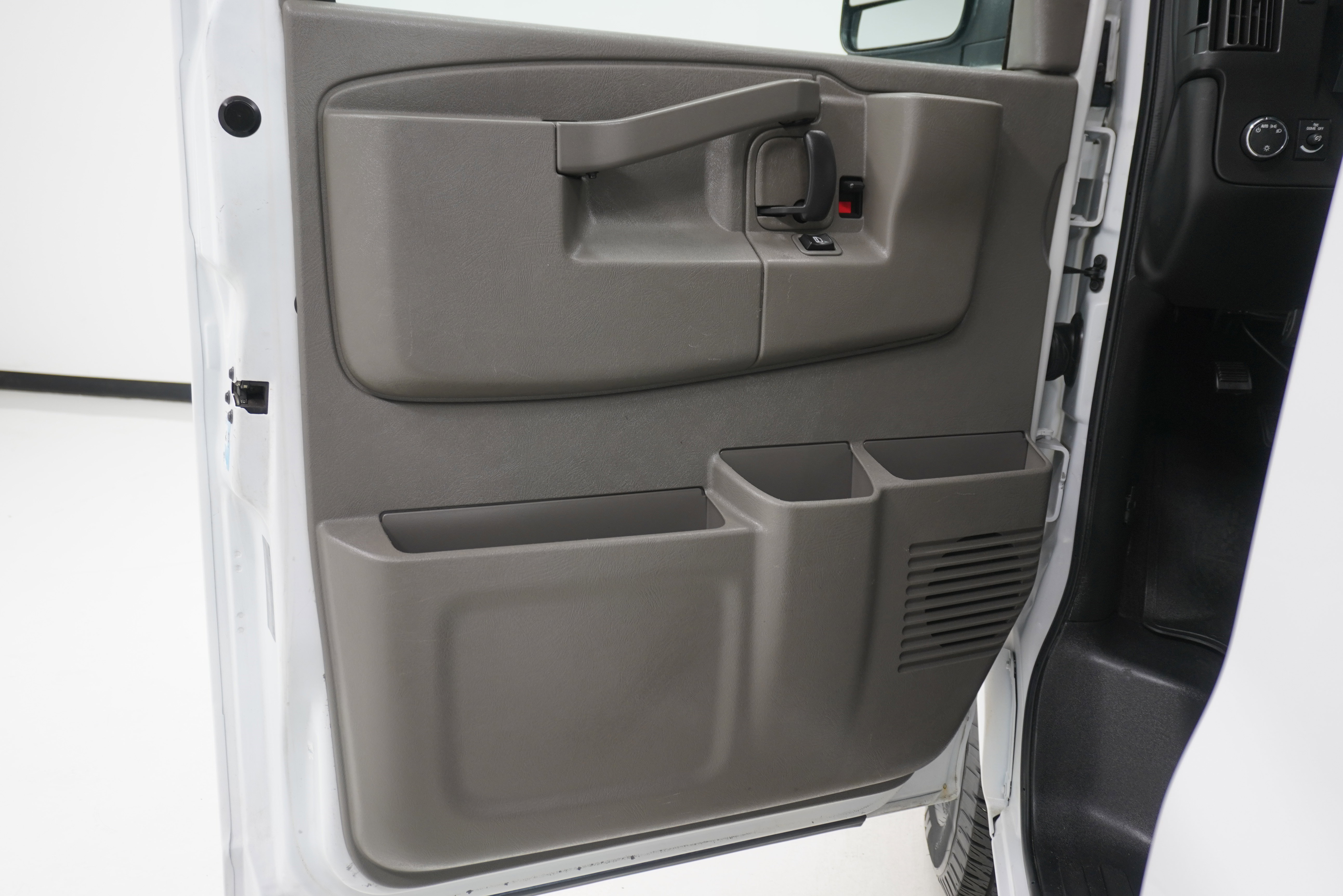 Used 2017 Chevrolet Express 3500 LT w/ LT Preferred Equipment Group image 12