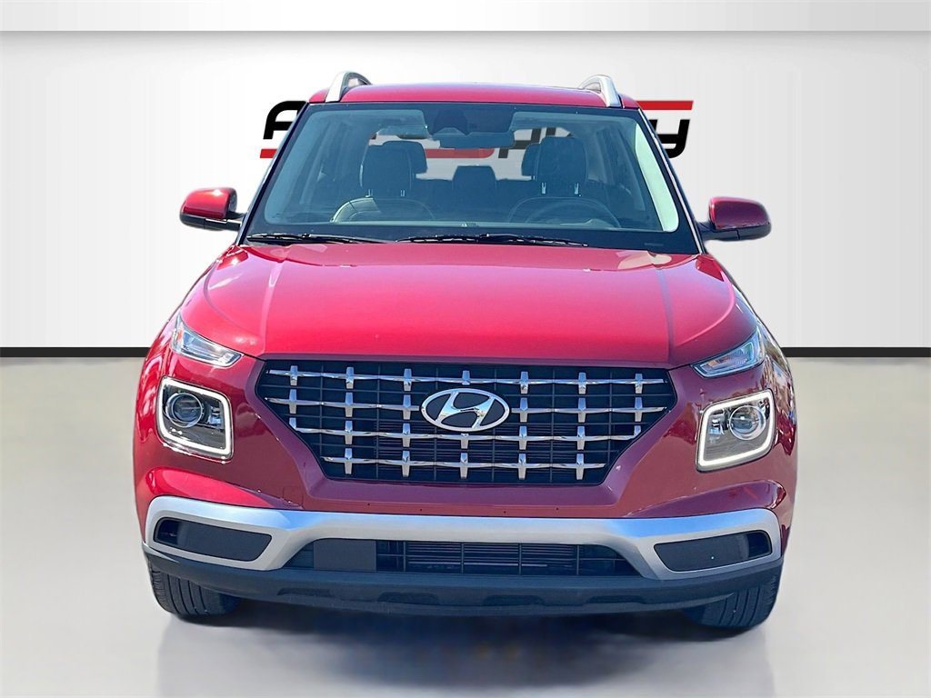 Used 2024 Hyundai Venue Limited image 2