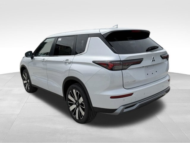 New 2026 Mitsubishi Outlander SE FWD image 3