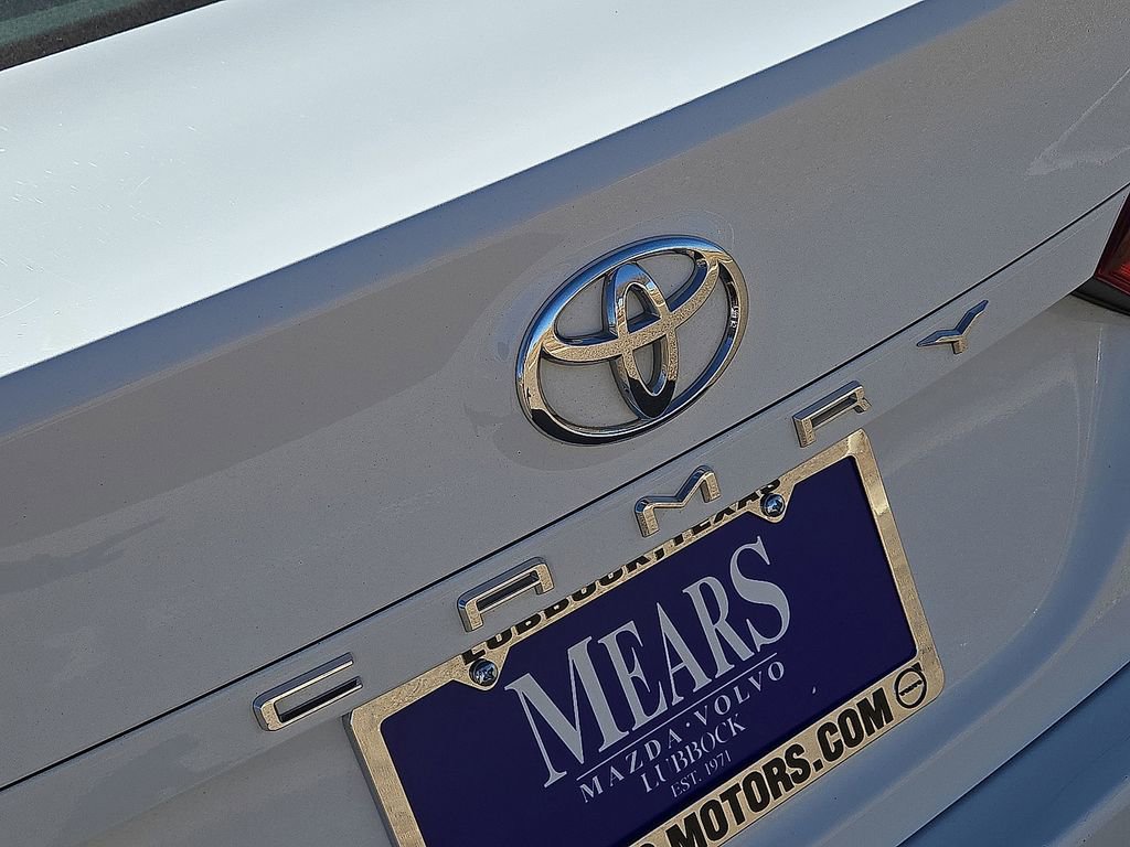 Used 2021 Toyota Camry LE image 11