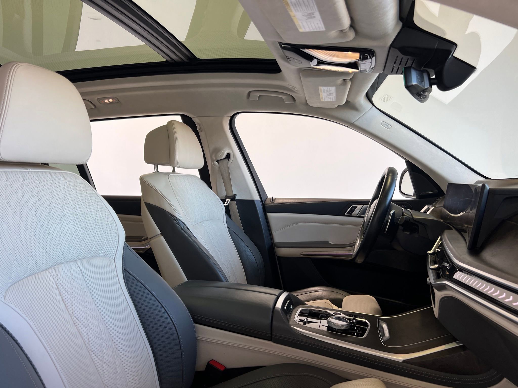 Used 2024 BMW X7 xDrive40i w/ Executive Package image 26