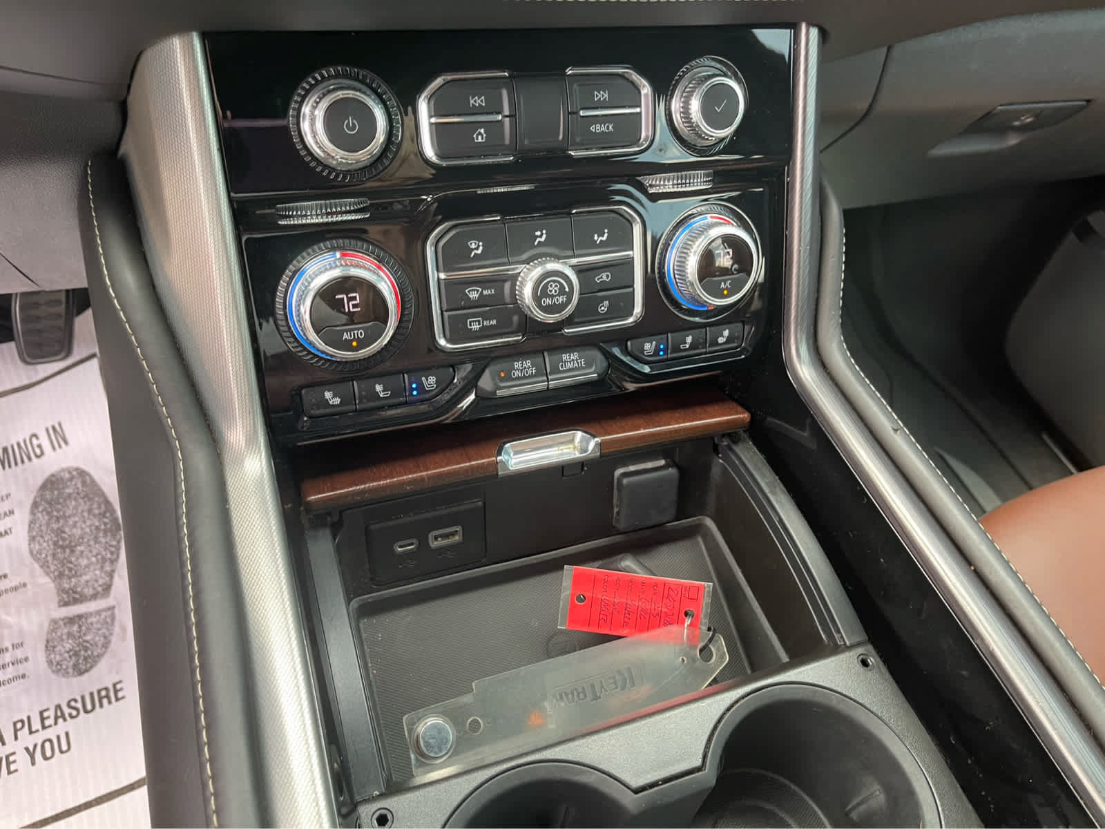Used 2023 GMC Yukon Denali Ultimate AWD/4WD image 16